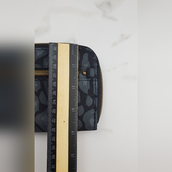 Travelon RFID Blocking Grey Animal Print Continental Wallet Wristlet - Picture 9 of 11